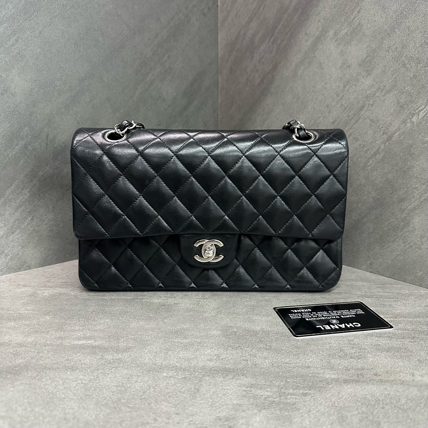 Chanel cf medium-sized black and silver sheepskin chain bag, 14 opening, card bag type, three-dimensional inside clean