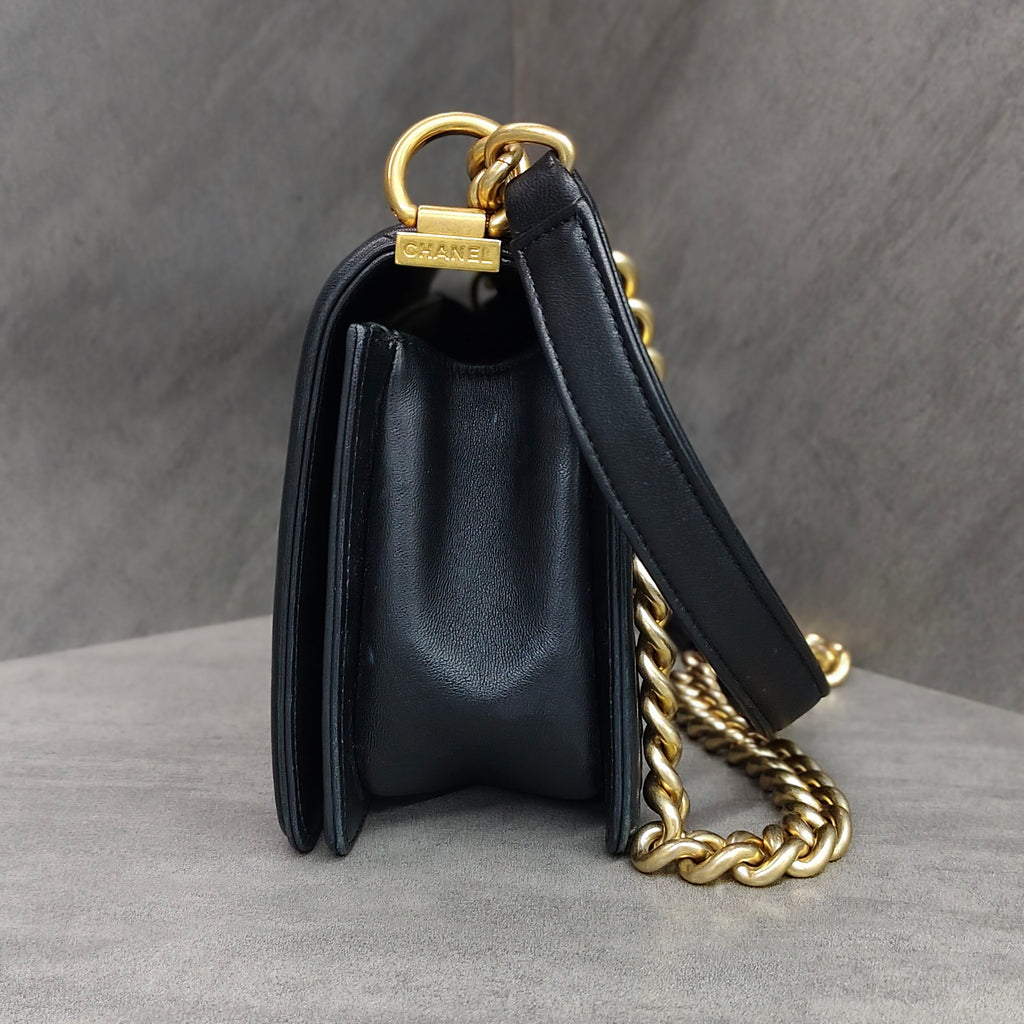 Chanel Le Boy Medium Black and Gold Shoulder Crossbody Bag 22 Opening Without Card