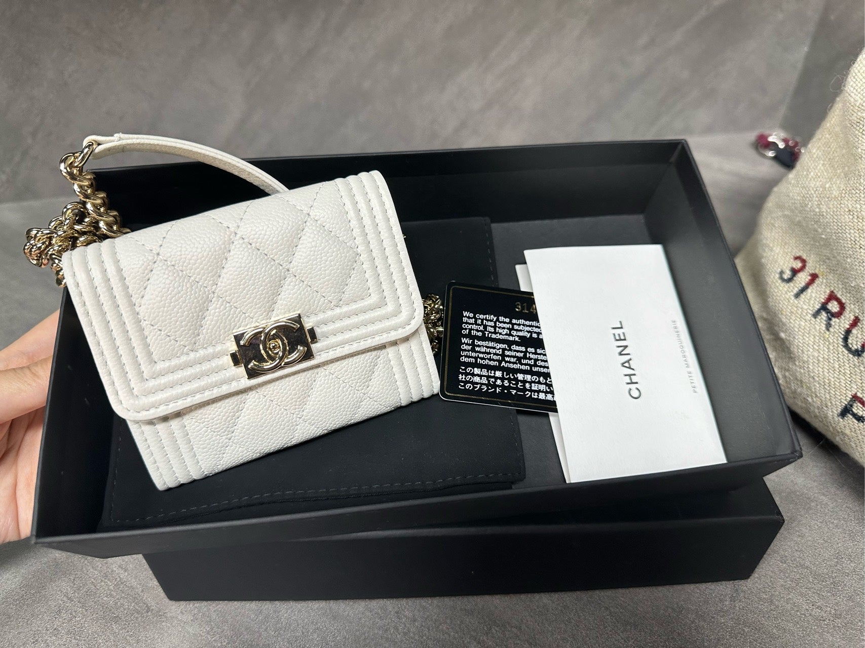 Pre-owned full set Chanel white lizard-embossed chain bag