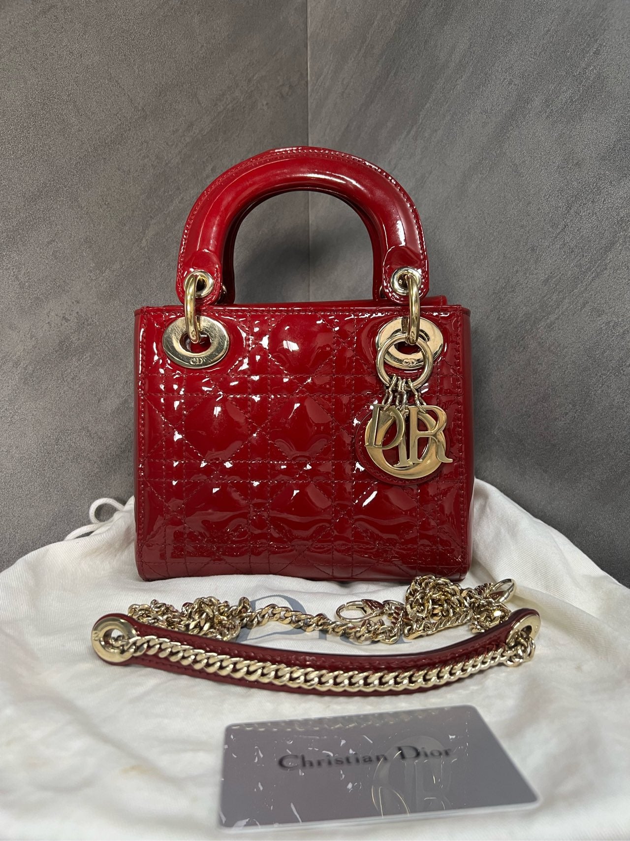 Dior Lady Dior three-compartment red patent leather bag, with chain shoulder strap, card included as accessory, 2018 serial code, original condition, well-shaped