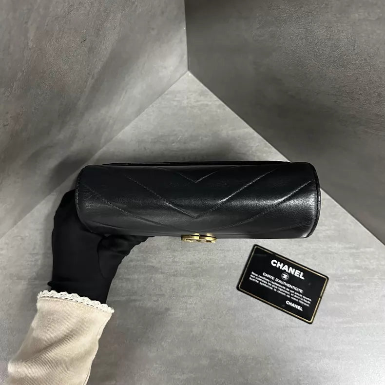 Chanel Chanel chain bag v leather shoulder bag crossbody bag 2