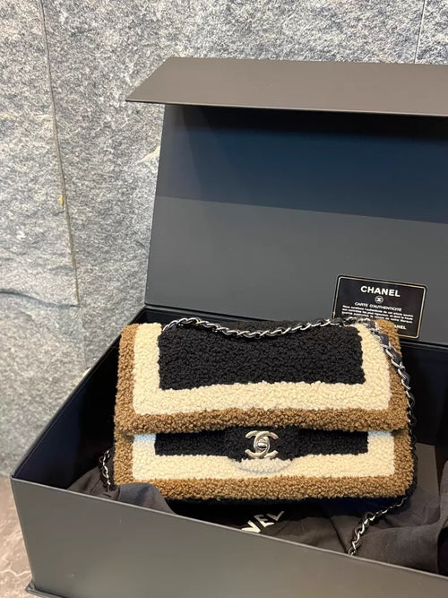 Chanel cf medium 23