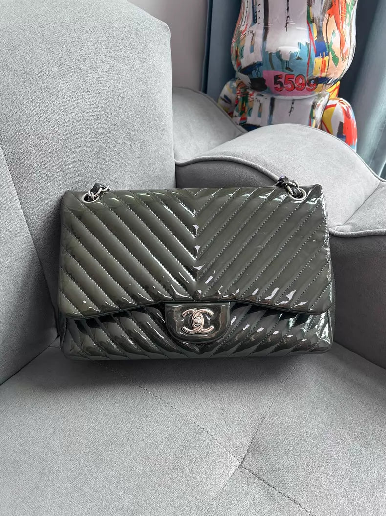 CHANEL Chanel CF patent leather V Jumbo