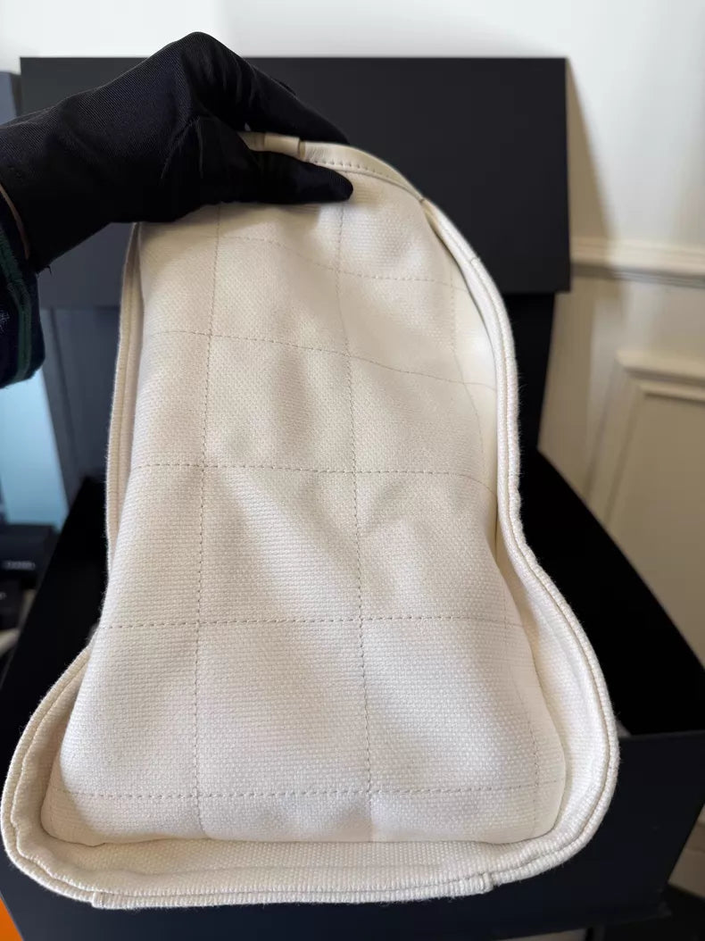 CHANEL/ Chanel 23c white canvas