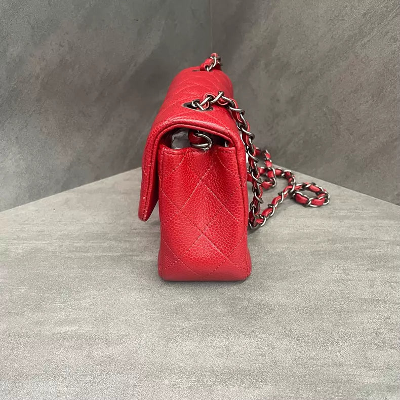 Chanel Chanel red silver hardware pebbled leather min 21