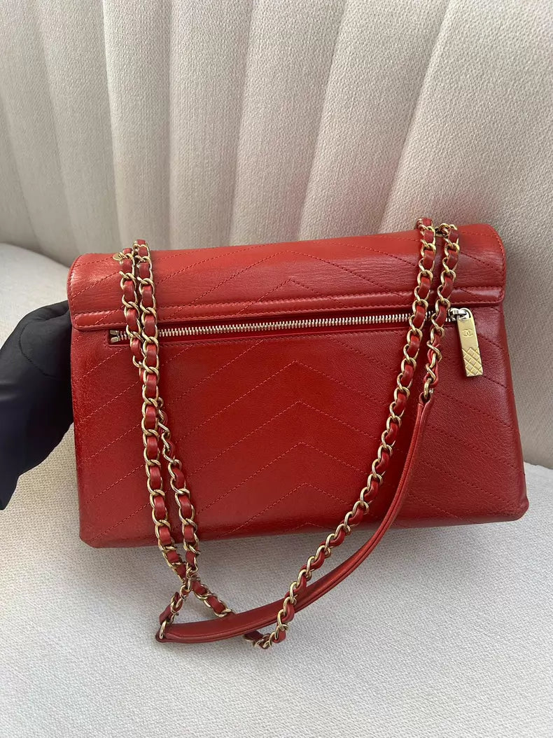 Chanel red 25