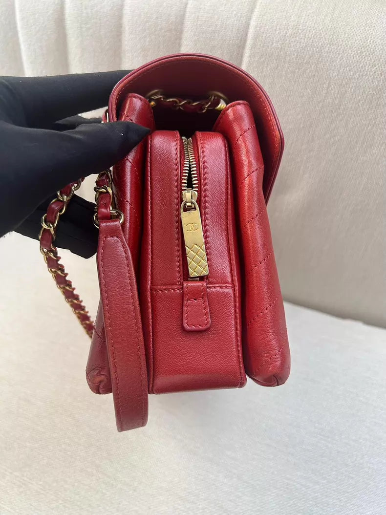 Chanel red 25