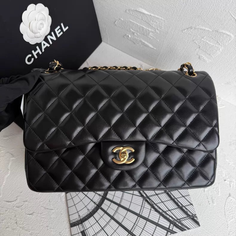 Chanel Chanel lambskin jumbo 25