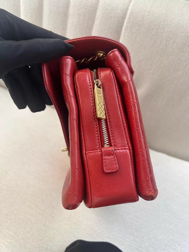 Chanel red 25