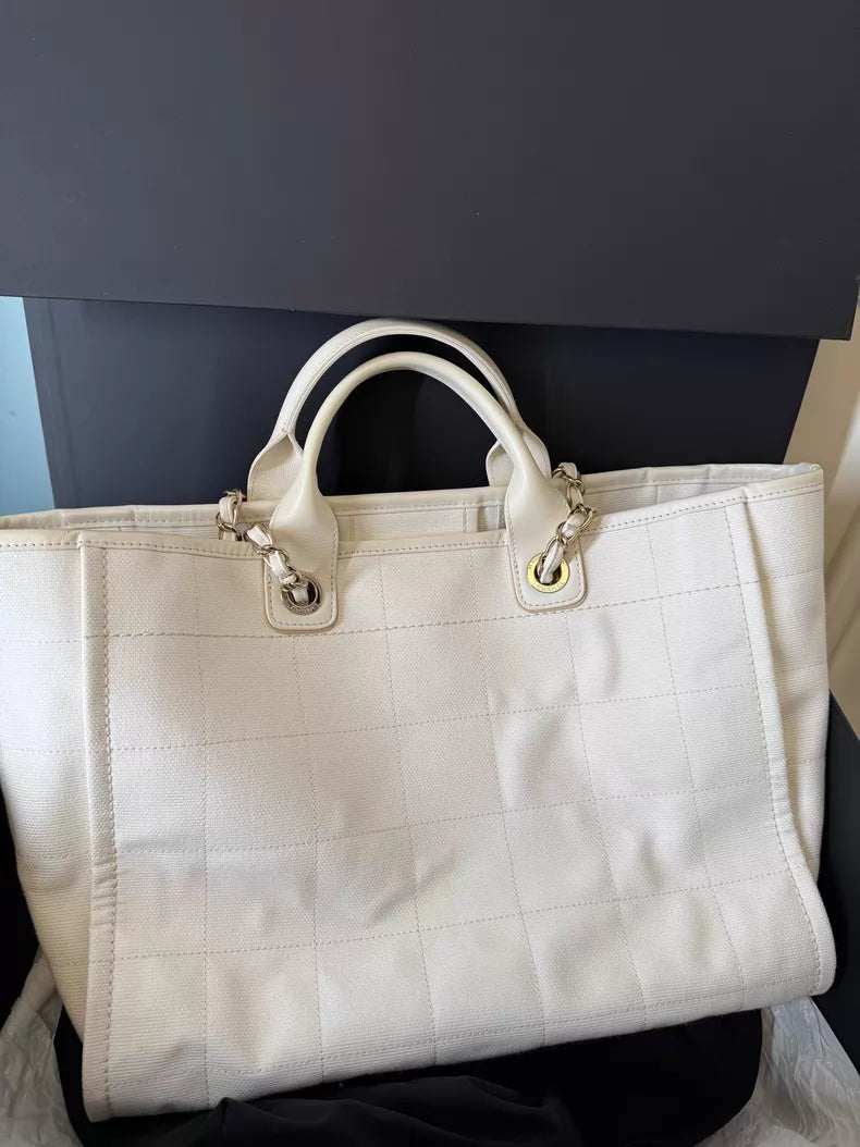 CHANEL/ Chanel 23c white canvas