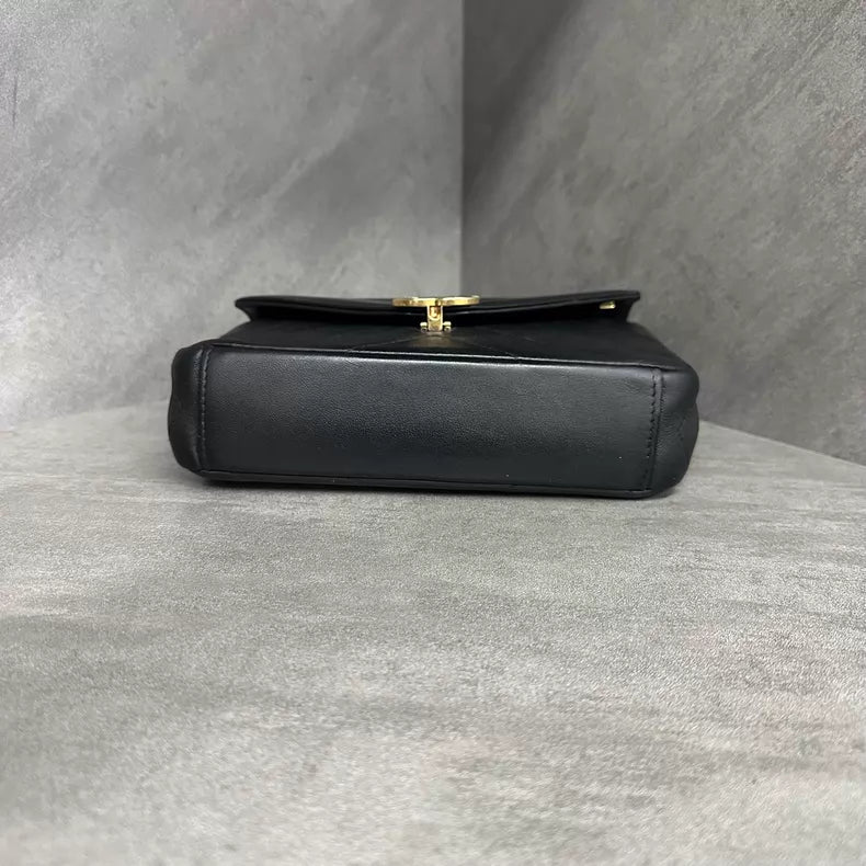 Chanel Chanel chain bag v leather shoulder bag crossbody bag 2