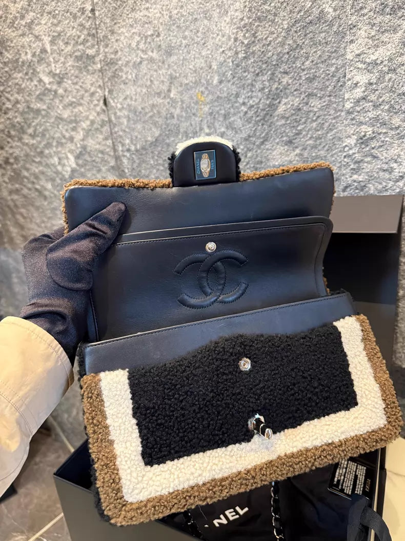 Chanel cf medium 23
