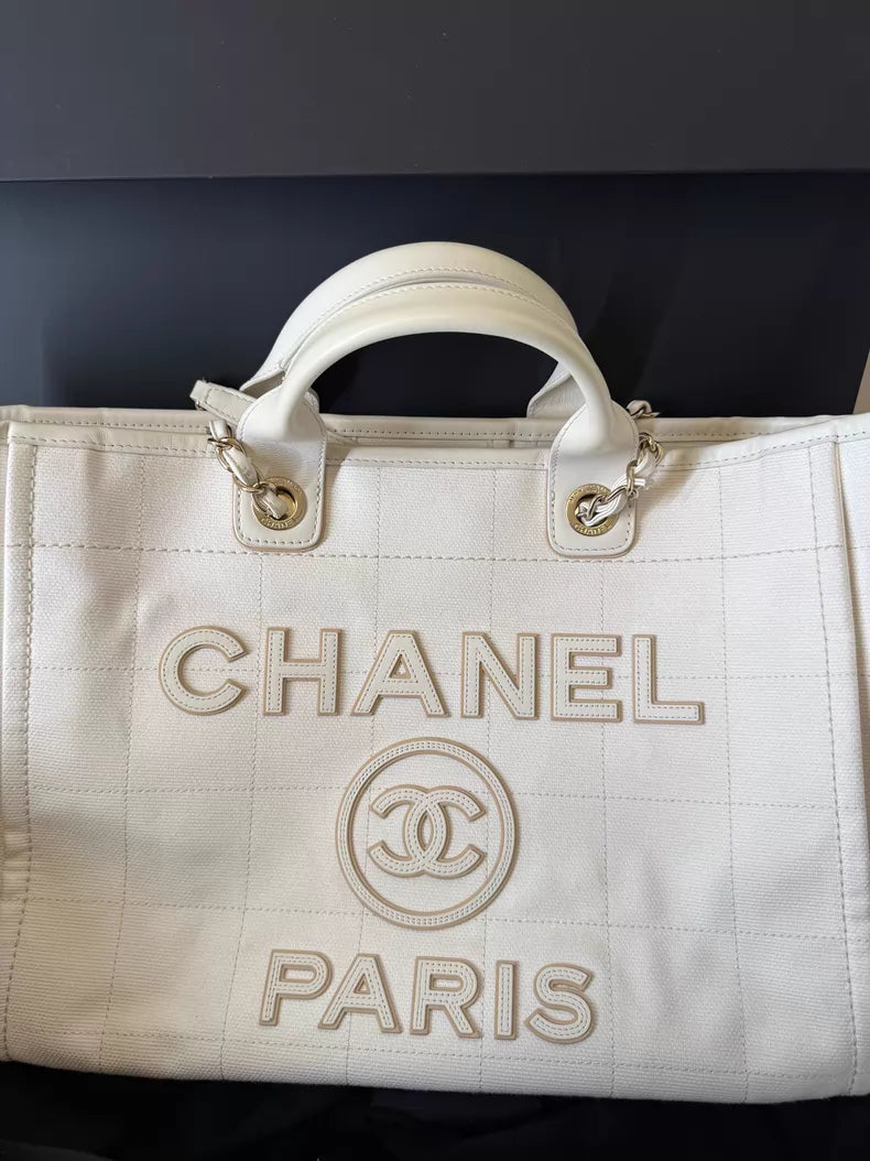 CHANEL/ Chanel 23c white canvas