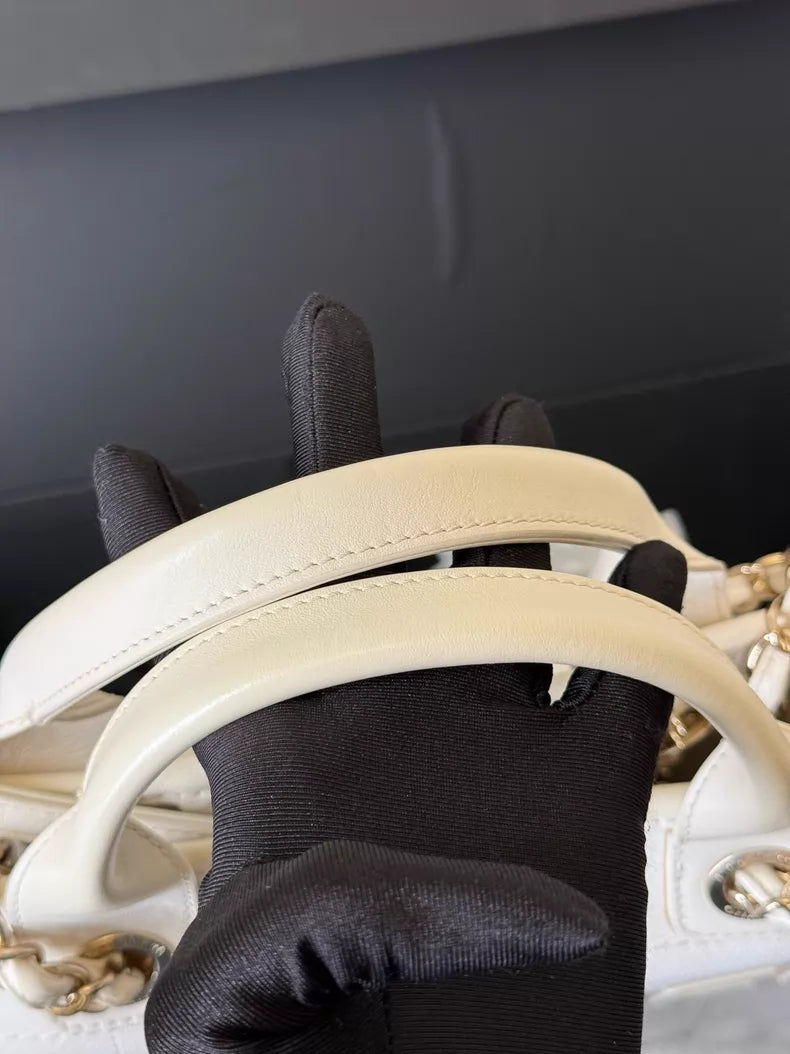 CHANEL/ Chanel 23c white canvas