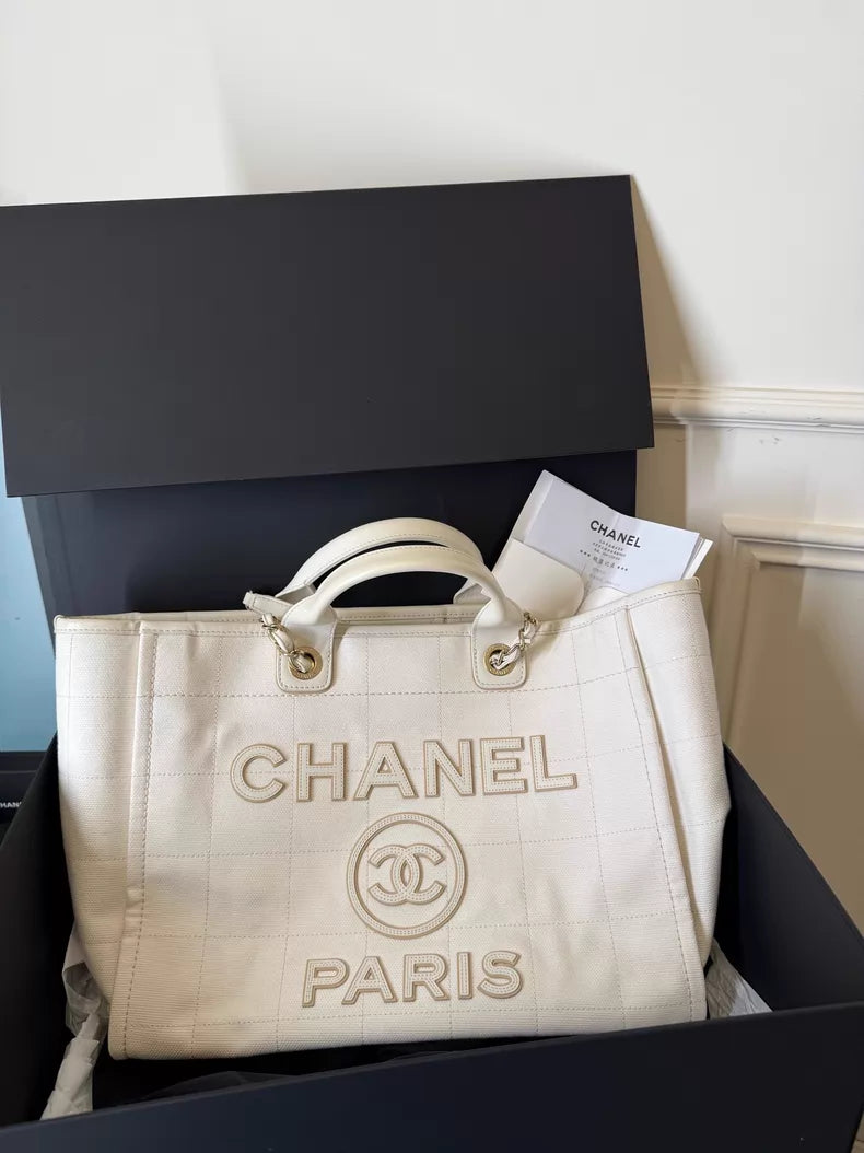 CHANEL/ Chanel 23c white canvas