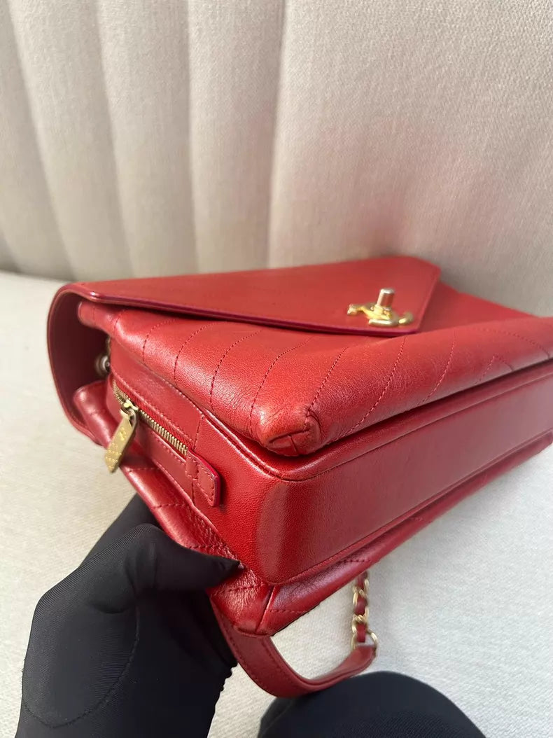 Chanel red 25