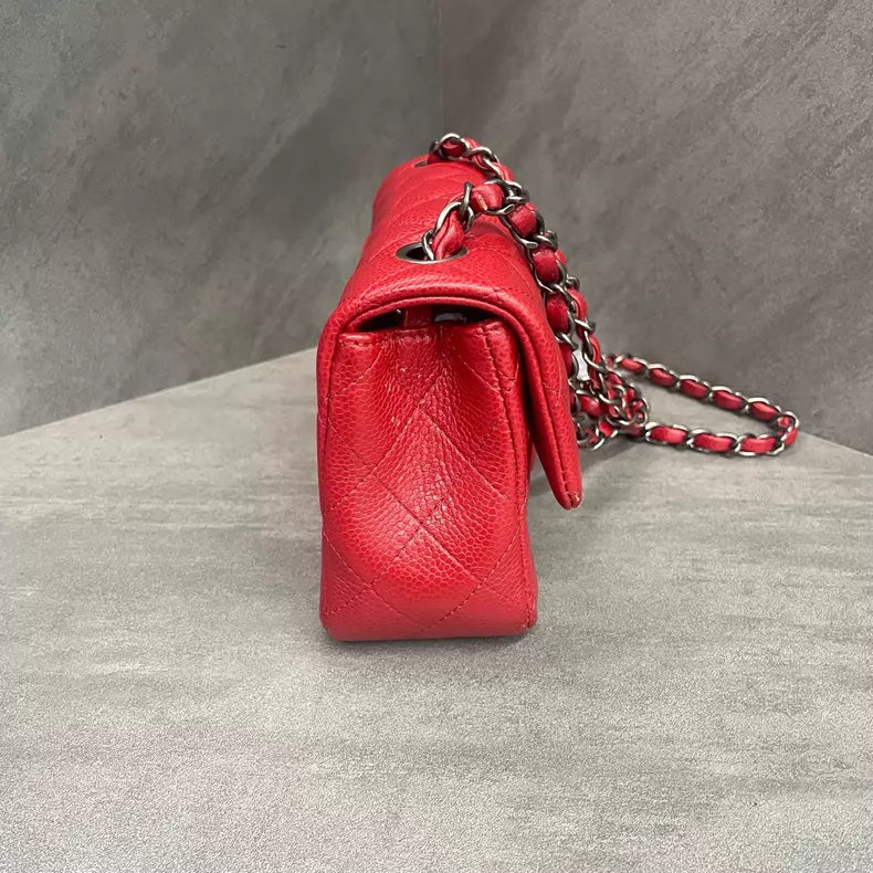 Chanel Chanel red silver hardware pebbled leather min 21
