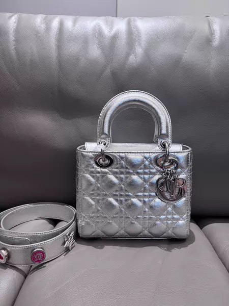 Dior /Dior Lady Dior fluorescent silver lambskin 17