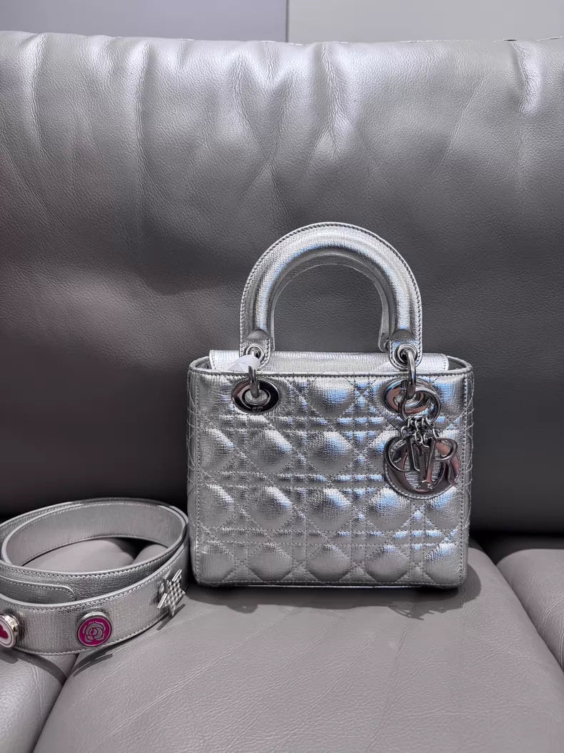 Dior /Dior Lady Dior fluorescent silver lambskin 17
