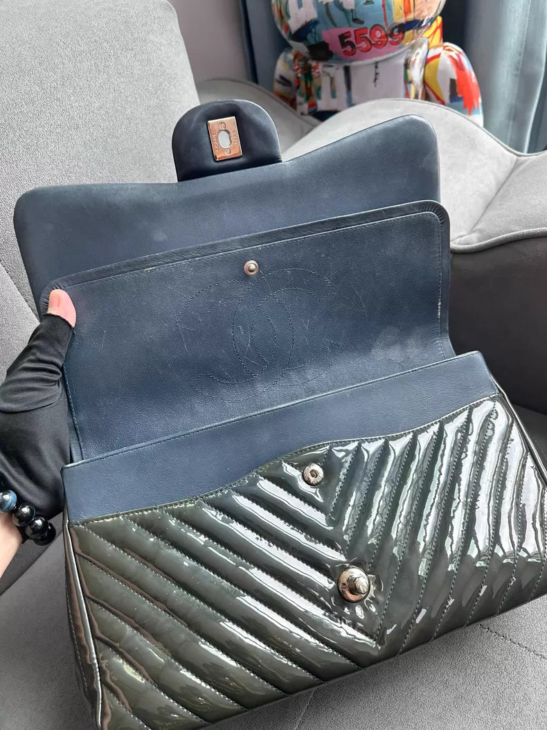 CHANEL Chanel CF patent leather V Jumbo