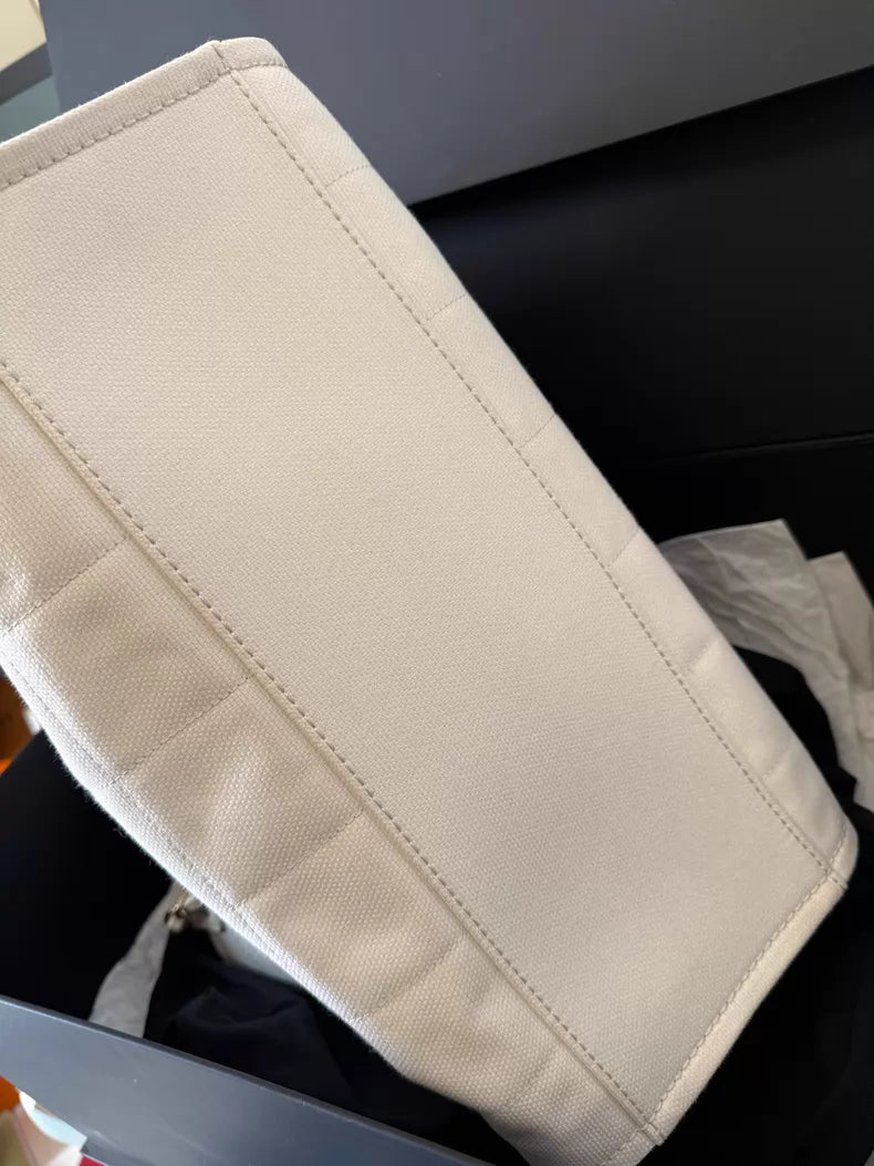 CHANEL/ Chanel 23c white canvas