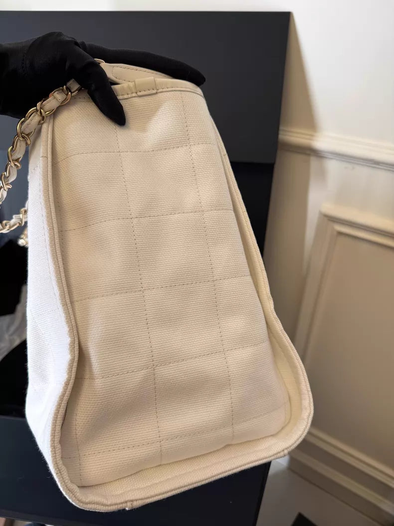CHANEL/ Chanel 23c white canvas