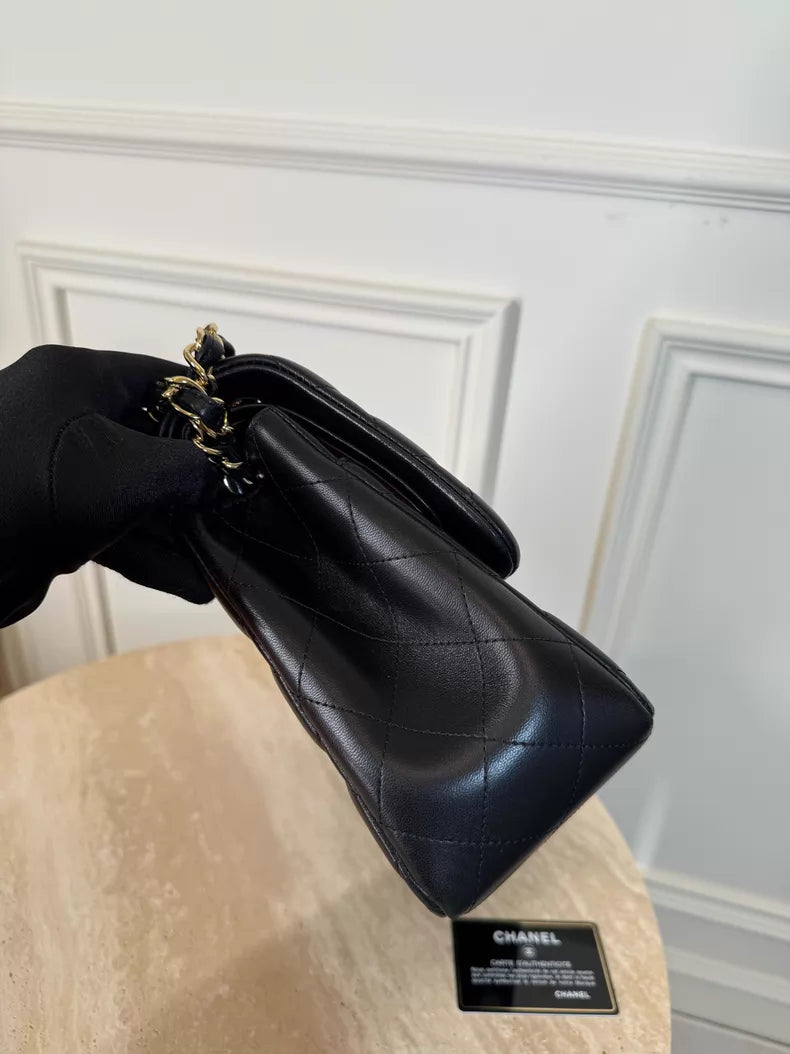 Chanel Chanel CF lambskin jumbo 16