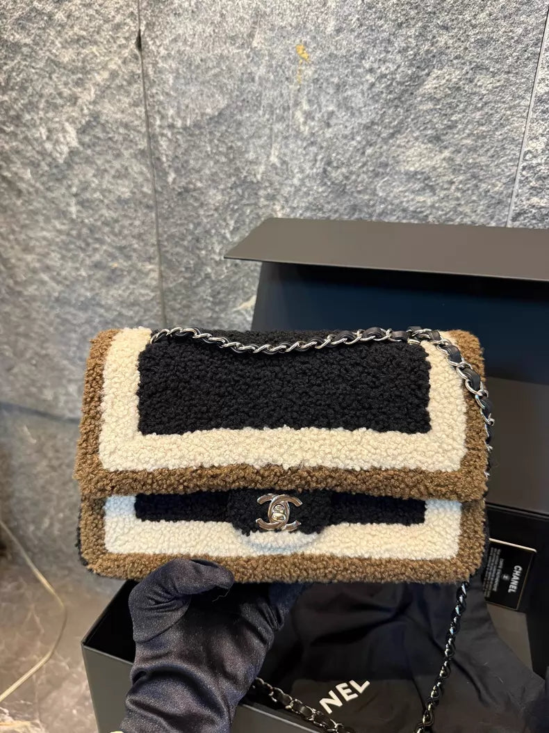 Chanel cf medium 23
